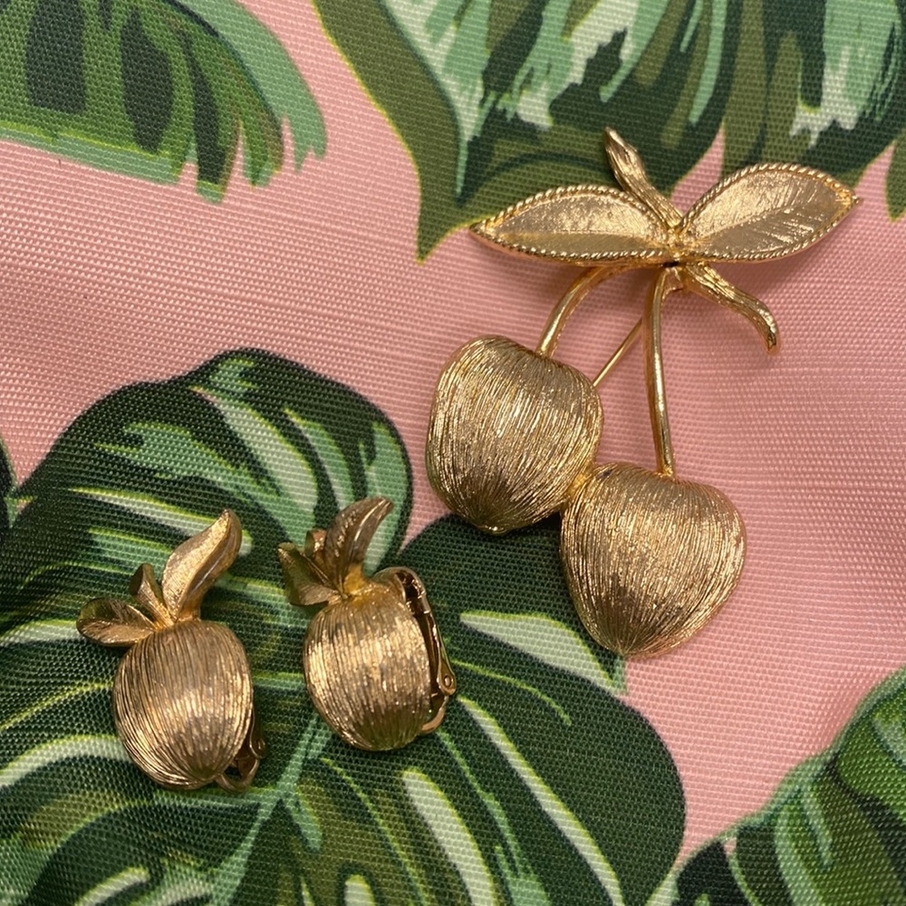 Vintage Sarah Coventry Gold Cherry Broach & Earring Set